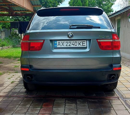 Серый БМВ Х5, объемом двигателя 3 л и пробегом 250 тыс. км за 12500 $, фото 2 на Automoto.ua