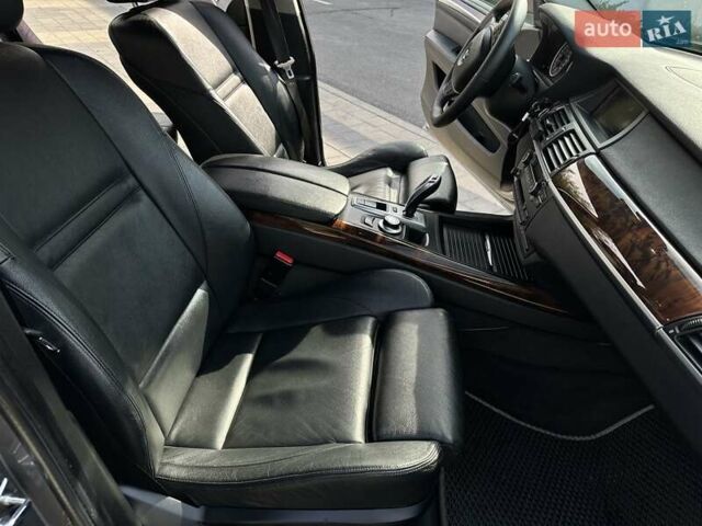 Серый БМВ Х5, объемом двигателя 3 л и пробегом 307 тыс. км за 15900 $, фото 13 на Automoto.ua