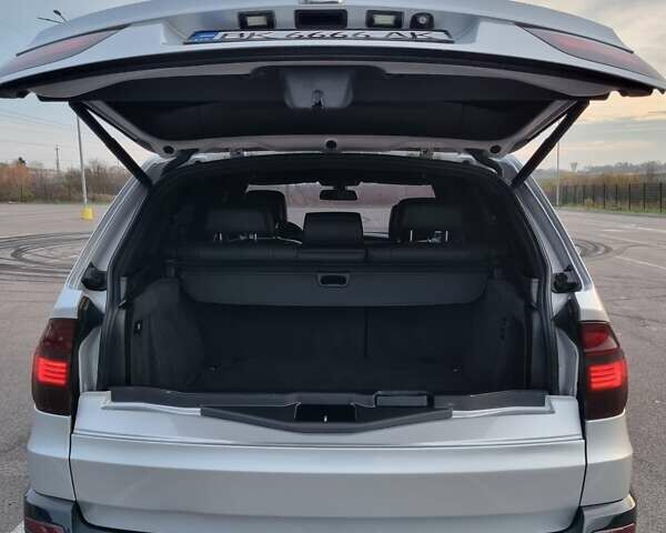 Серый БМВ Х5, объемом двигателя 3 л и пробегом 290 тыс. км за 19999 $, фото 23 на Automoto.ua