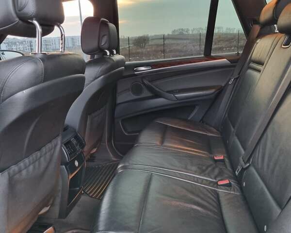 Серый БМВ Х5, объемом двигателя 3 л и пробегом 290 тыс. км за 19999 $, фото 33 на Automoto.ua