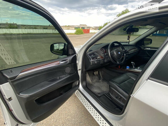Серый БМВ Х5, объемом двигателя 3 л и пробегом 237 тыс. км за 13700 $, фото 27 на Automoto.ua