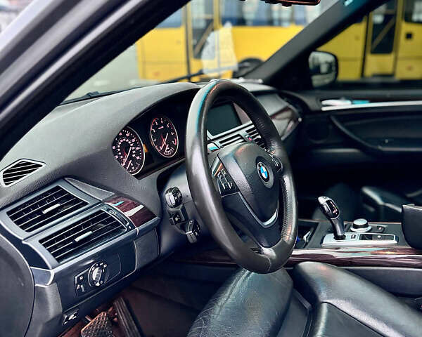 Серый БМВ Х5, объемом двигателя 4.8 л и пробегом 333 тыс. км за 11200 $, фото 8 на Automoto.ua