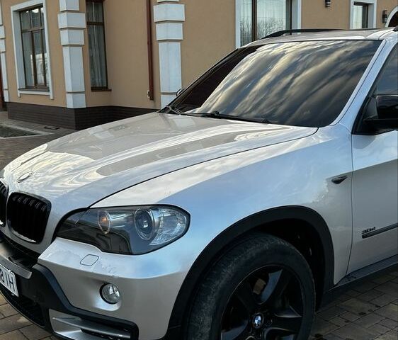 Серый БМВ Х5, объемом двигателя 3 л и пробегом 350 тыс. км за 12500 $, фото 3 на Automoto.ua