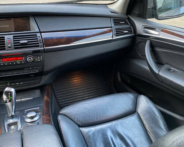 Серый БМВ Х5, объемом двигателя 3 л и пробегом 375 тыс. км за 11200 $, фото 32 на Automoto.ua