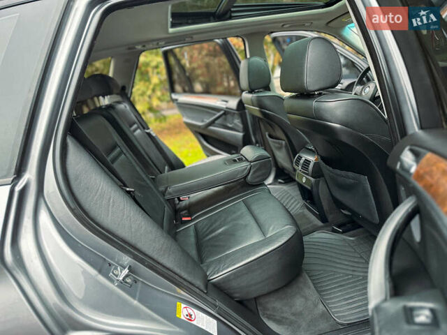 Серый БМВ Х5, объемом двигателя 3 л и пробегом 359 тыс. км за 9999 $, фото 10 на Automoto.ua