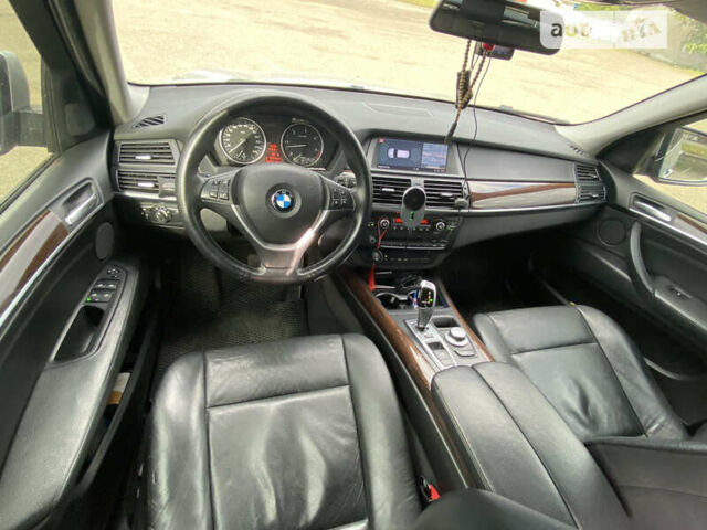 Серый БМВ Х5, объемом двигателя 3 л и пробегом 237 тыс. км за 13700 $, фото 29 на Automoto.ua