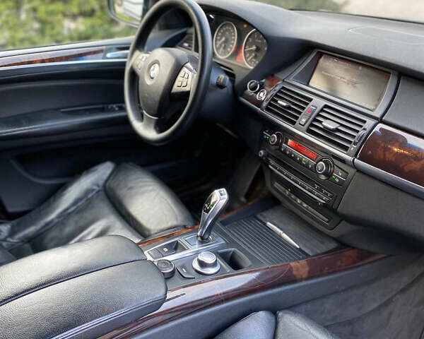 Серый БМВ Х5, объемом двигателя 3 л и пробегом 375 тыс. км за 11200 $, фото 39 на Automoto.ua