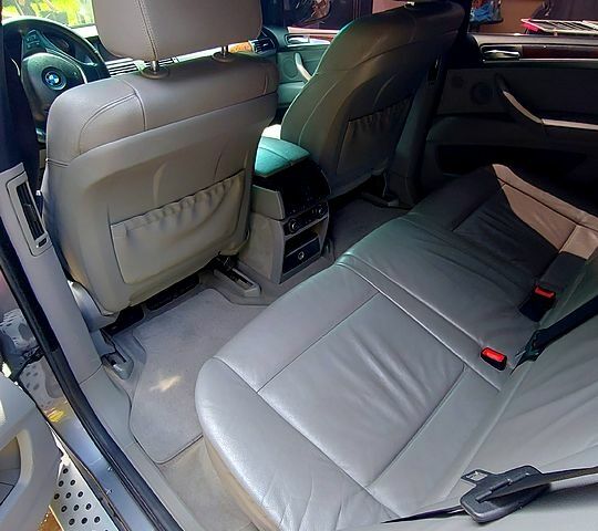Серый БМВ Х5, объемом двигателя 3 л и пробегом 250 тыс. км за 12500 $, фото 7 на Automoto.ua