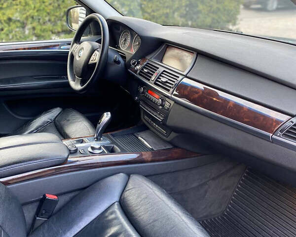 Серый БМВ Х5, объемом двигателя 3 л и пробегом 375 тыс. км за 11200 $, фото 40 на Automoto.ua