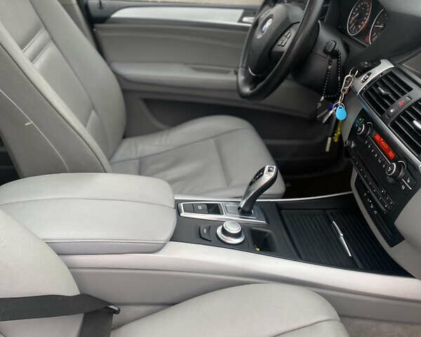 Серый БМВ Х5, объемом двигателя 3 л и пробегом 346 тыс. км за 16800 $, фото 13 на Automoto.ua
