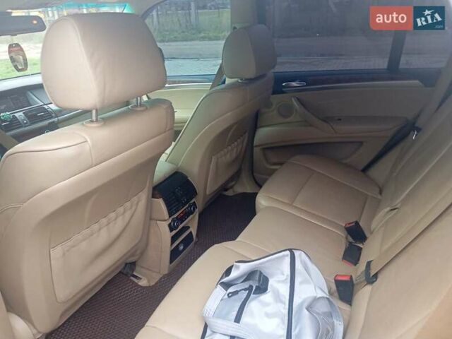 Серый БМВ Х5, объемом двигателя 3 л и пробегом 350 тыс. км за 8600 $, фото 3 на Automoto.ua