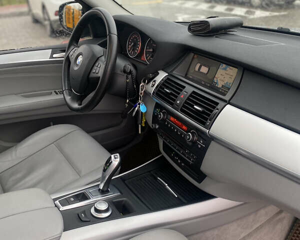 Серый БМВ Х5, объемом двигателя 3 л и пробегом 346 тыс. км за 16800 $, фото 9 на Automoto.ua