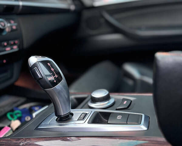 Серый БМВ Х5, объемом двигателя 4.8 л и пробегом 333 тыс. км за 11200 $, фото 7 на Automoto.ua