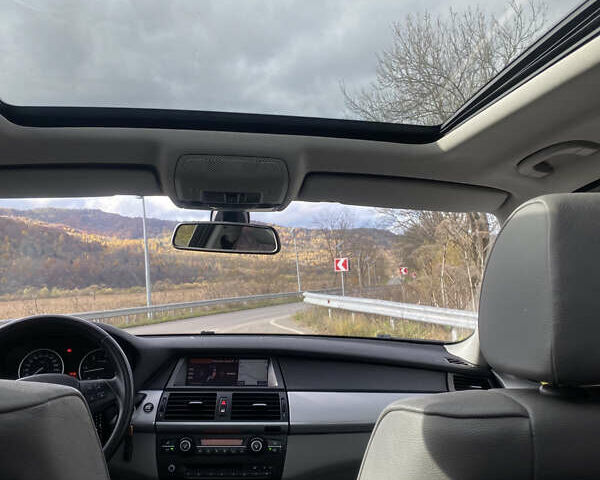 Серый БМВ Х5, объемом двигателя 3 л и пробегом 348 тыс. км за 16800 $, фото 53 на Automoto.ua