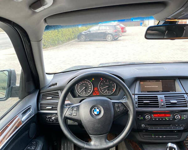 Серый БМВ Х5, объемом двигателя 3 л и пробегом 375 тыс. км за 11200 $, фото 25 на Automoto.ua
