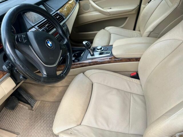 Сірий БМВ Х5, об'ємом двигуна 3 л та пробігом 236 тис. км за 3500 $, фото 4 на Automoto.ua