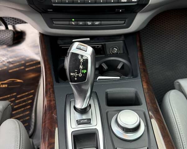 Серый БМВ Х5, объемом двигателя 3 л и пробегом 160 тыс. км за 12500 $, фото 14 на Automoto.ua