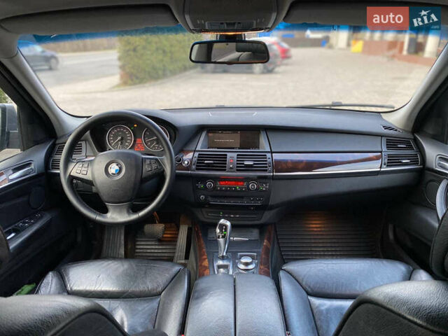 Серый БМВ Х5, объемом двигателя 3 л и пробегом 375 тыс. км за 11200 $, фото 35 на Automoto.ua
