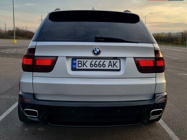 Серый БМВ Х5, объемом двигателя 3 л и пробегом 290 тыс. км за 19999 $, фото 6 на Automoto.ua