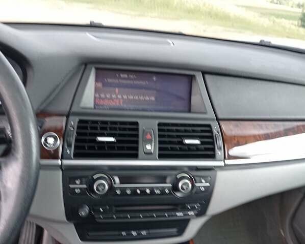 Серый БМВ Х5, объемом двигателя 3 л и пробегом 400 тыс. км за 11400 $, фото 33 на Automoto.ua
