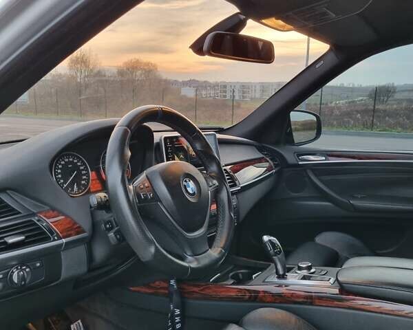 Серый БМВ Х5, объемом двигателя 3 л и пробегом 290 тыс. км за 19999 $, фото 27 на Automoto.ua