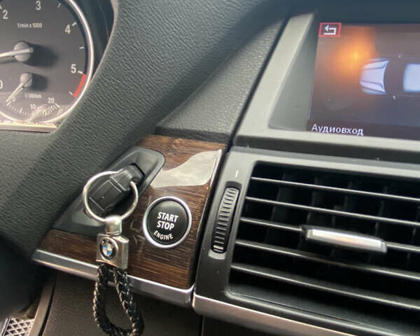 Серый БМВ Х5, объемом двигателя 3 л и пробегом 237 тыс. км за 13700 $, фото 33 на Automoto.ua