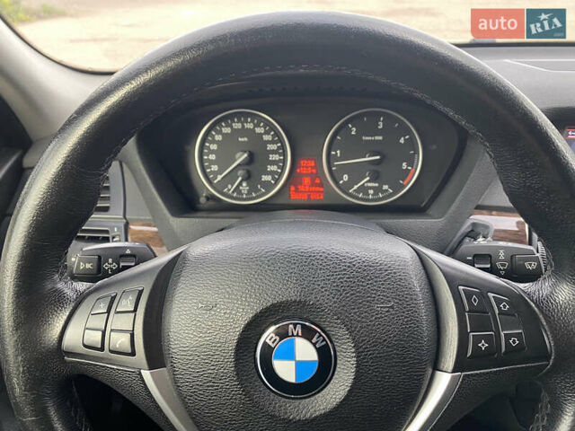Серый БМВ Х5, объемом двигателя 3 л и пробегом 237 тыс. км за 13700 $, фото 41 на Automoto.ua