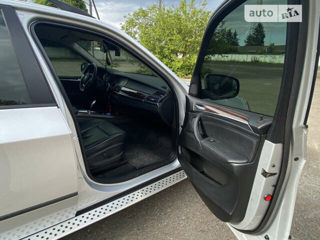 Серый БМВ Х5, объемом двигателя 3 л и пробегом 237 тыс. км за 13700 $, фото 17 на Automoto.ua