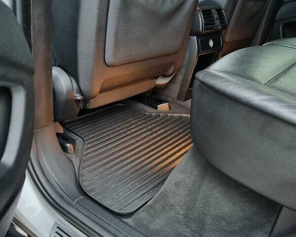 Серый БМВ Х5, объемом двигателя 3 л и пробегом 290 тыс. км за 19999 $, фото 32 на Automoto.ua