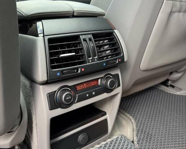 Серый БМВ Х5, объемом двигателя 3 л и пробегом 160 тыс. км за 12500 $, фото 17 на Automoto.ua
