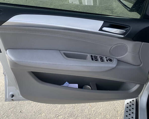 Серый БМВ Х5, объемом двигателя 3 л и пробегом 348 тыс. км за 16800 $, фото 32 на Automoto.ua