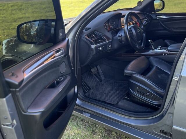 Серый БМВ Х5, объемом двигателя 4.8 л и пробегом 197 тыс. км за 12000 $, фото 9 на Automoto.ua