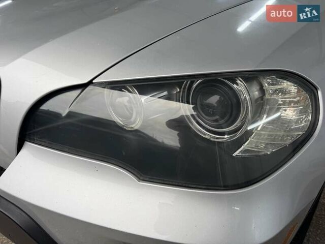 Сірий БМВ Х5, об'ємом двигуна 3 л та пробігом 240 тис. км за 10900 $, фото 73 на Automoto.ua