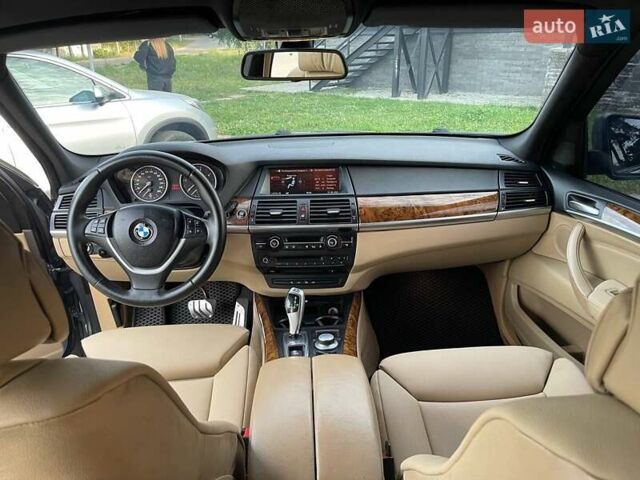 Серый БМВ Х5, объемом двигателя 3 л и пробегом 428 тыс. км за 13800 $, фото 12 на Automoto.ua
