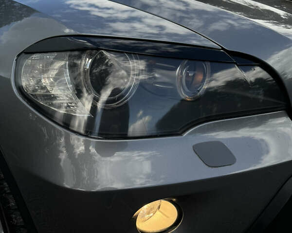 Сірий БМВ Х5, об'ємом двигуна 3 л та пробігом 387 тис. км за 12650 $, фото 2 на Automoto.ua