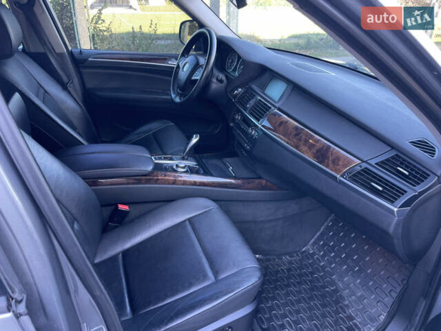 Серый БМВ Х5, объемом двигателя 3 л и пробегом 335 тыс. км за 10900 $, фото 13 на Automoto.ua