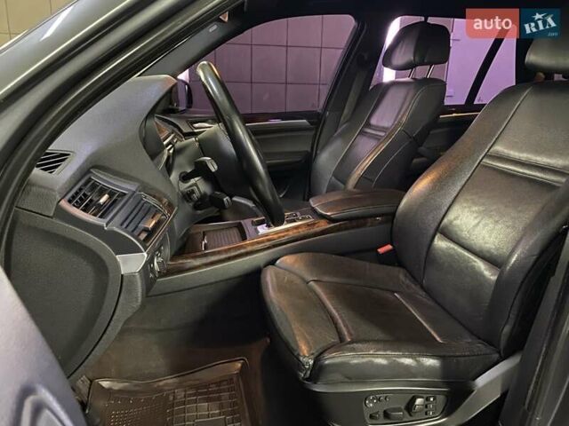 Серый БМВ Х5, объемом двигателя 3 л и пробегом 200 тыс. км за 13999 $, фото 20 на Automoto.ua