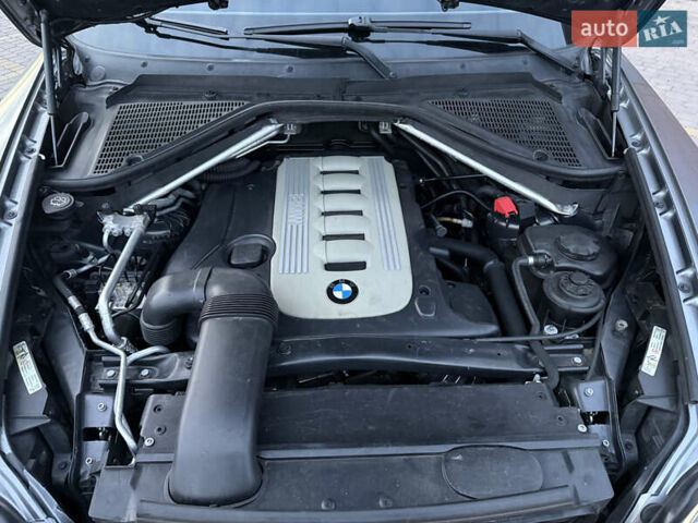 Серый БМВ Х5, объемом двигателя 3 л и пробегом 254 тыс. км за 13999 $, фото 32 на Automoto.ua