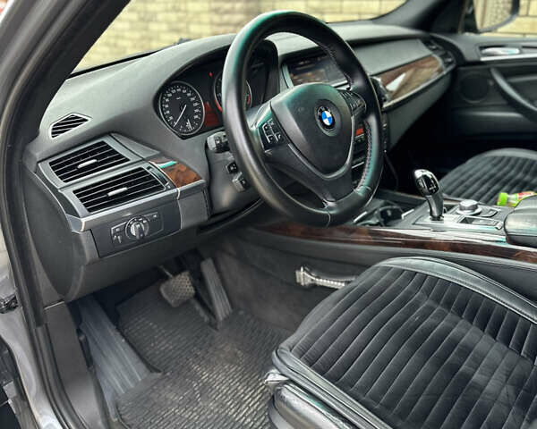 Сірий БМВ Х5, об'ємом двигуна 3 л та пробігом 255 тис. км за 16000 $, фото 8 на Automoto.ua