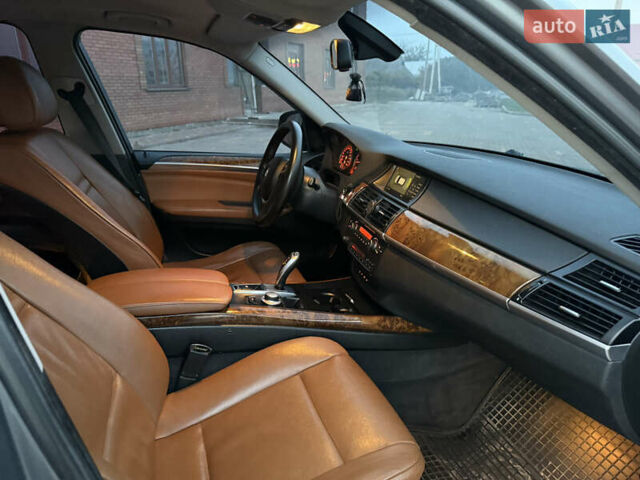 Серый БМВ Х5, объемом двигателя 3 л и пробегом 254 тыс. км за 13999 $, фото 29 на Automoto.ua
