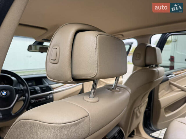 Серый БМВ Х5, объемом двигателя 3 л и пробегом 283 тыс. км за 13950 $, фото 32 на Automoto.ua