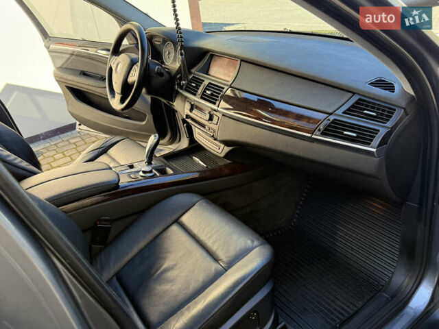 Сірий БМВ Х5, об'ємом двигуна 3 л та пробігом 260 тис. км за 11700 $, фото 46 на Automoto.ua