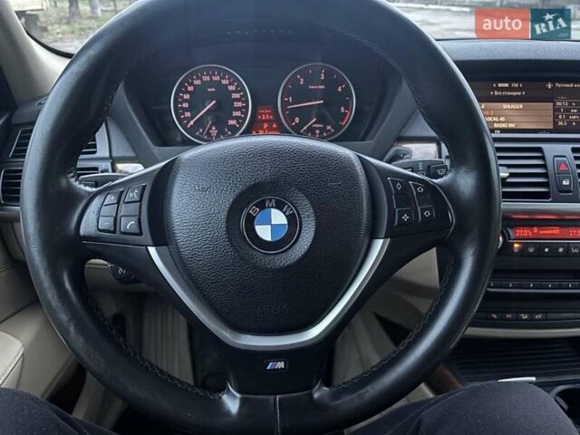 Серый БМВ Х5, объемом двигателя 3 л и пробегом 335 тыс. км за 14000 $, фото 16 на Automoto.ua