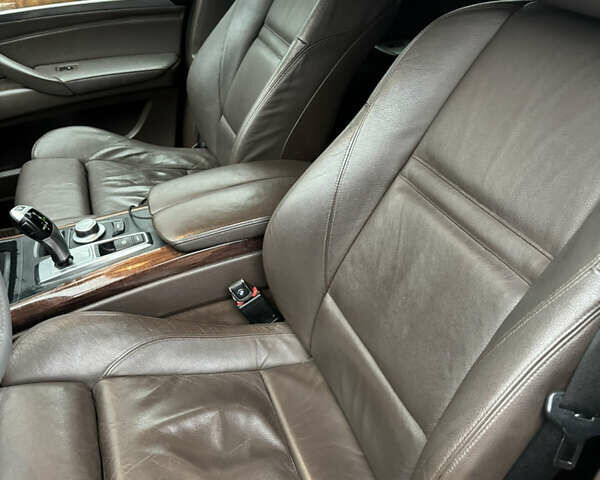 Сірий БМВ Х5, об'ємом двигуна 3 л та пробігом 288 тис. км за 17300 $, фото 11 на Automoto.ua