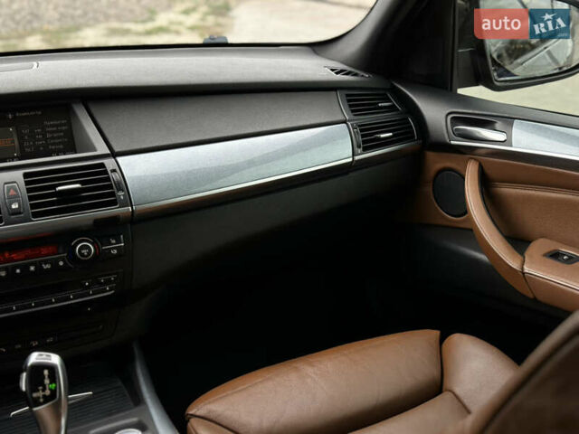 Серый БМВ Х5, объемом двигателя 3 л и пробегом 360 тыс. км за 15750 $, фото 57 на Automoto.ua