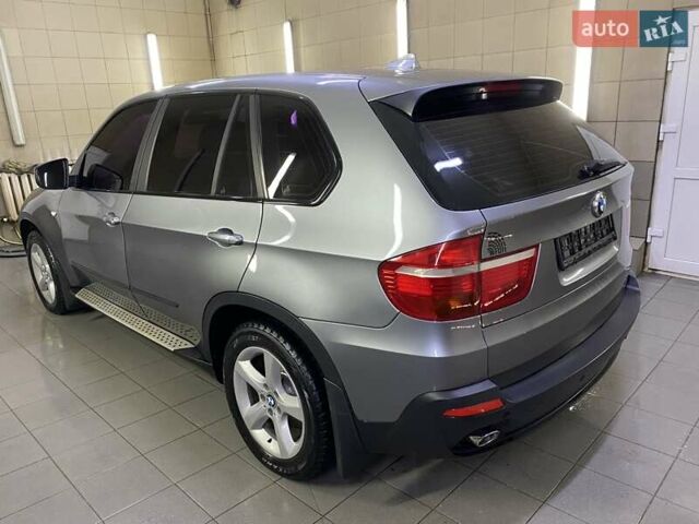Серый БМВ Х5, объемом двигателя 3 л и пробегом 200 тыс. км за 13999 $, фото 7 на Automoto.ua