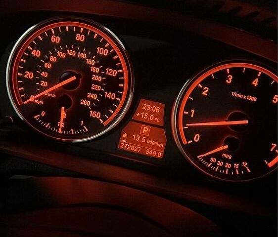 Серый БМВ Х5, объемом двигателя 3 л и пробегом 275 тыс. км за 12986 $, фото 6 на Automoto.ua