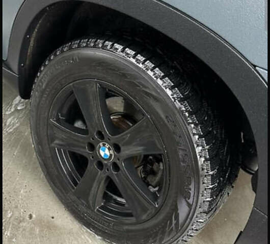 Серый БМВ Х5, объемом двигателя 3 л и пробегом 370 тыс. км за 15800 $, фото 17 на Automoto.ua