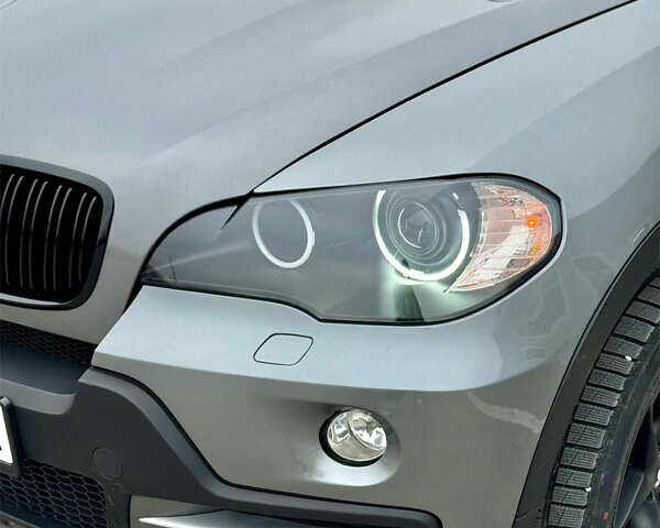 Серый БМВ Х5, объемом двигателя 3 л и пробегом 281 тыс. км за 12800 $, фото 13 на Automoto.ua