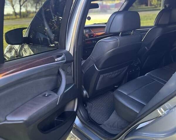 Серый БМВ Х5, объемом двигателя 4.8 л и пробегом 197 тыс. км за 12000 $, фото 12 на Automoto.ua